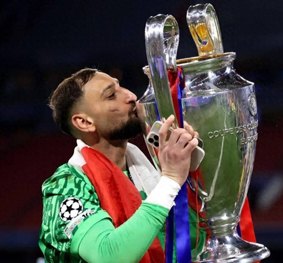 队报：曼市双雄争夺欧冠冠军门将 多纳鲁马与巴黎续约已停滞多月