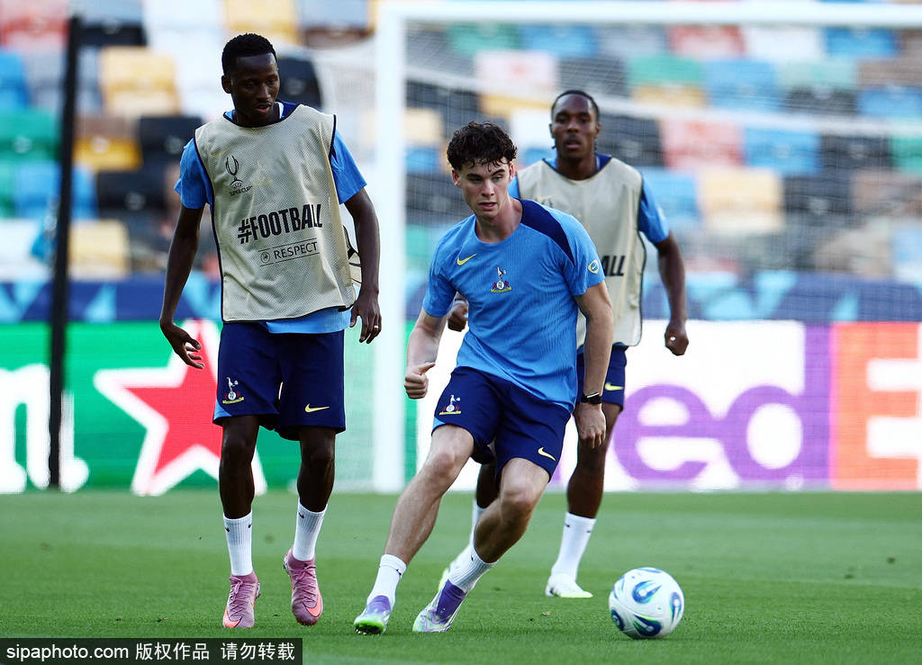 埃泽转会热刺？阿森纳虎视眈眈，夏季转会市场暗潮涌动